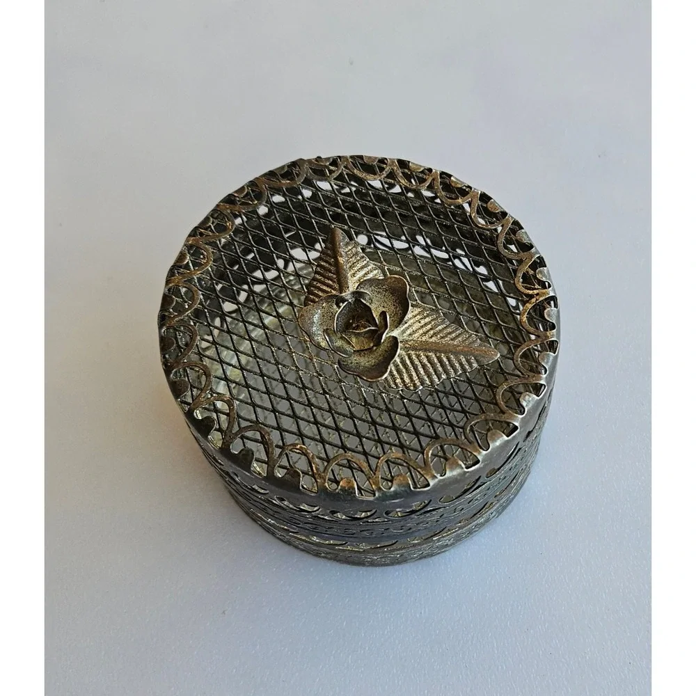 Vintage Metal Vanity Trinket Box Silver‎ Tone Dresser Powder Jar Round Rose Lid